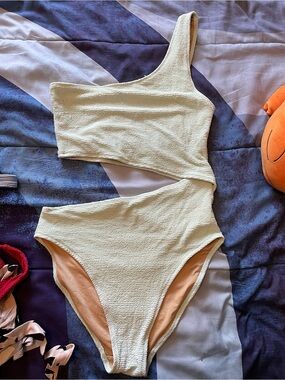 One-Shoulder crinkle Minth Swimsuit